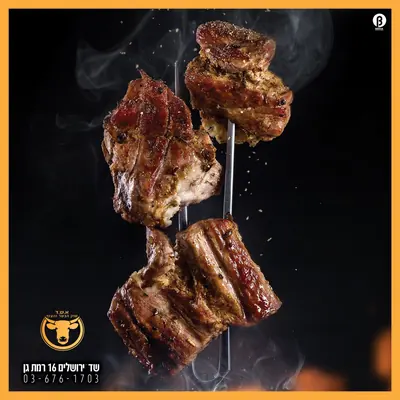 מוצרי בשר ועוף באטליז שוק הבשר והעוף